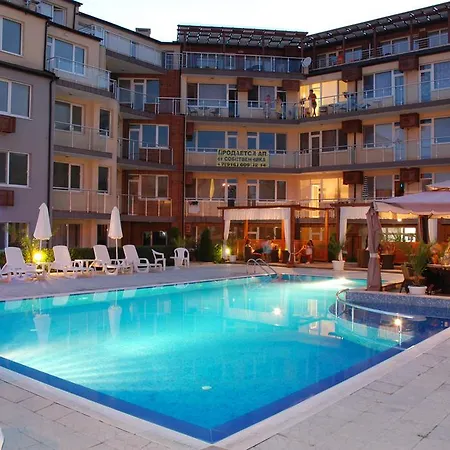 شقة فندقية Sunny House Family Complex نيسيبار