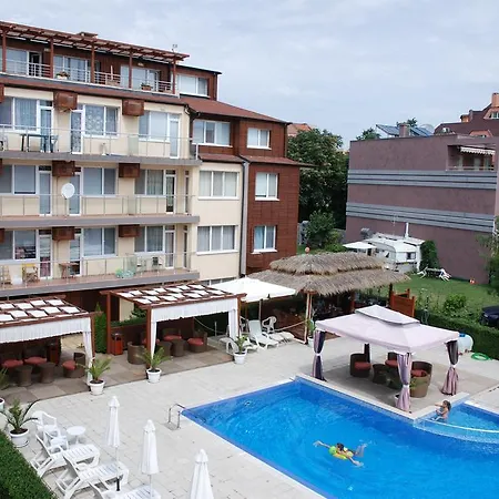 Sunny House Family Complex * نيسيبار
