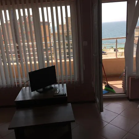 Sunny House Family Complex نيسيبار
