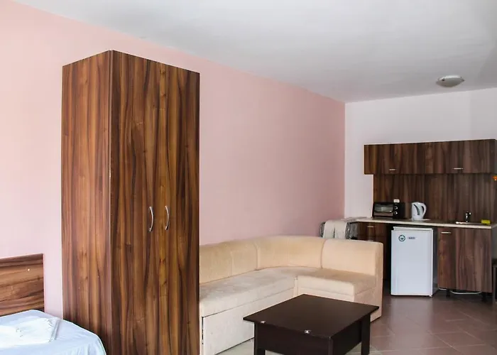 Sunny House Family Complex 3* 内塞伯尔